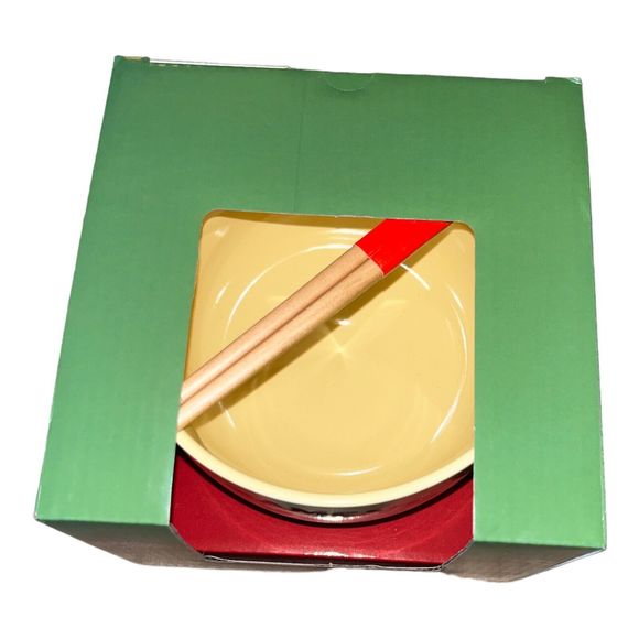 Sriracha Hot Chili Sauce SO RAMENTIC Noodle Bowl and Chopsticks Set NEW IN BOX - Picture 3 of 7